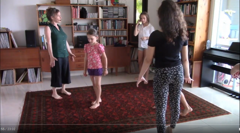 מיינדפולנס עם ילדים: משחקי תנועה מיינדפולנס עם ילדים: משחקי תנועה